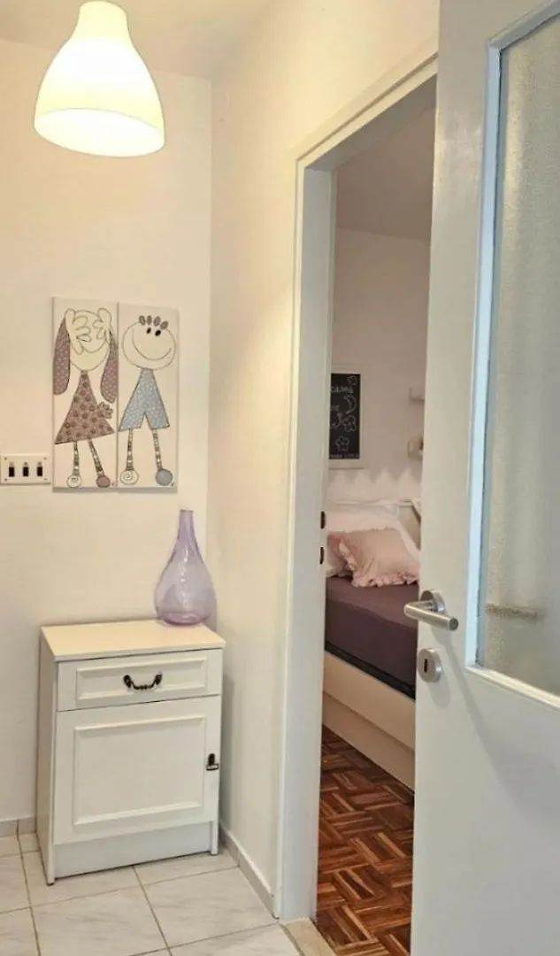 Holiday Home Katy - Free Private Parking And Garden Posedarje
