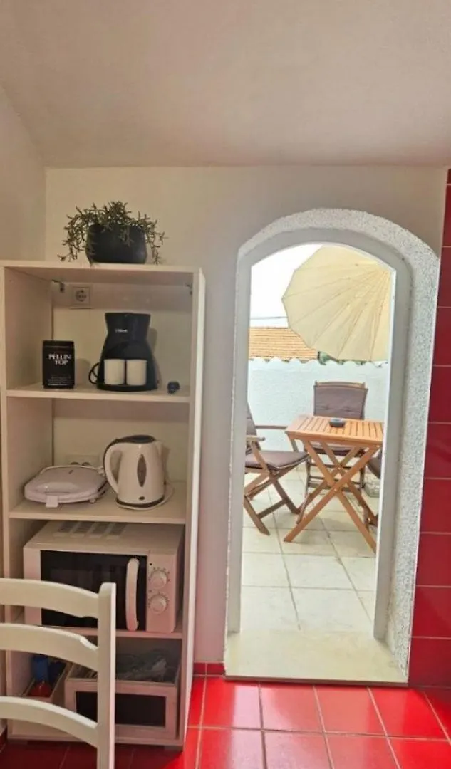 Holiday Home Katy - Free Private Parking And Garden Posedarje