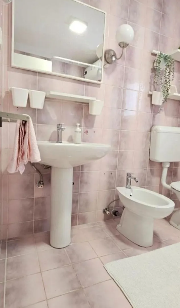 Holiday Home Katy - Free Private Parking And Garden بوسيدارجي